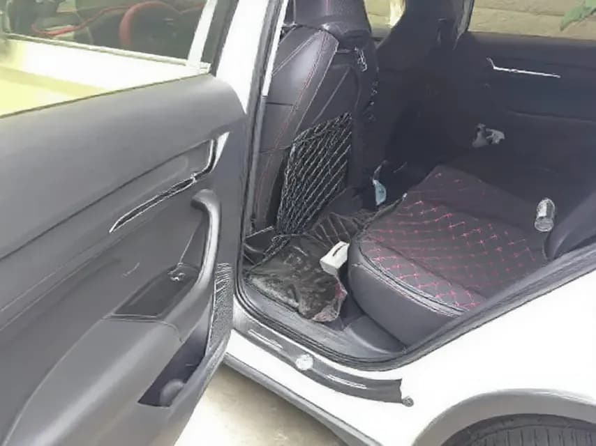 Vehicle thumbnail 5