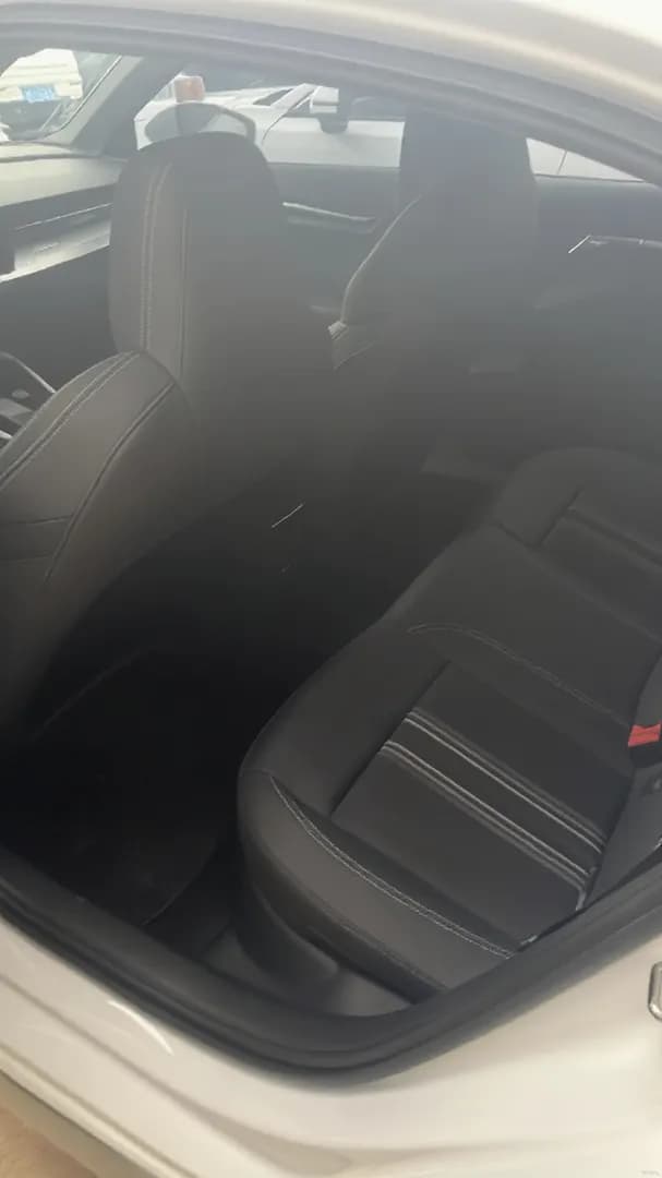 Vehicle thumbnail 4