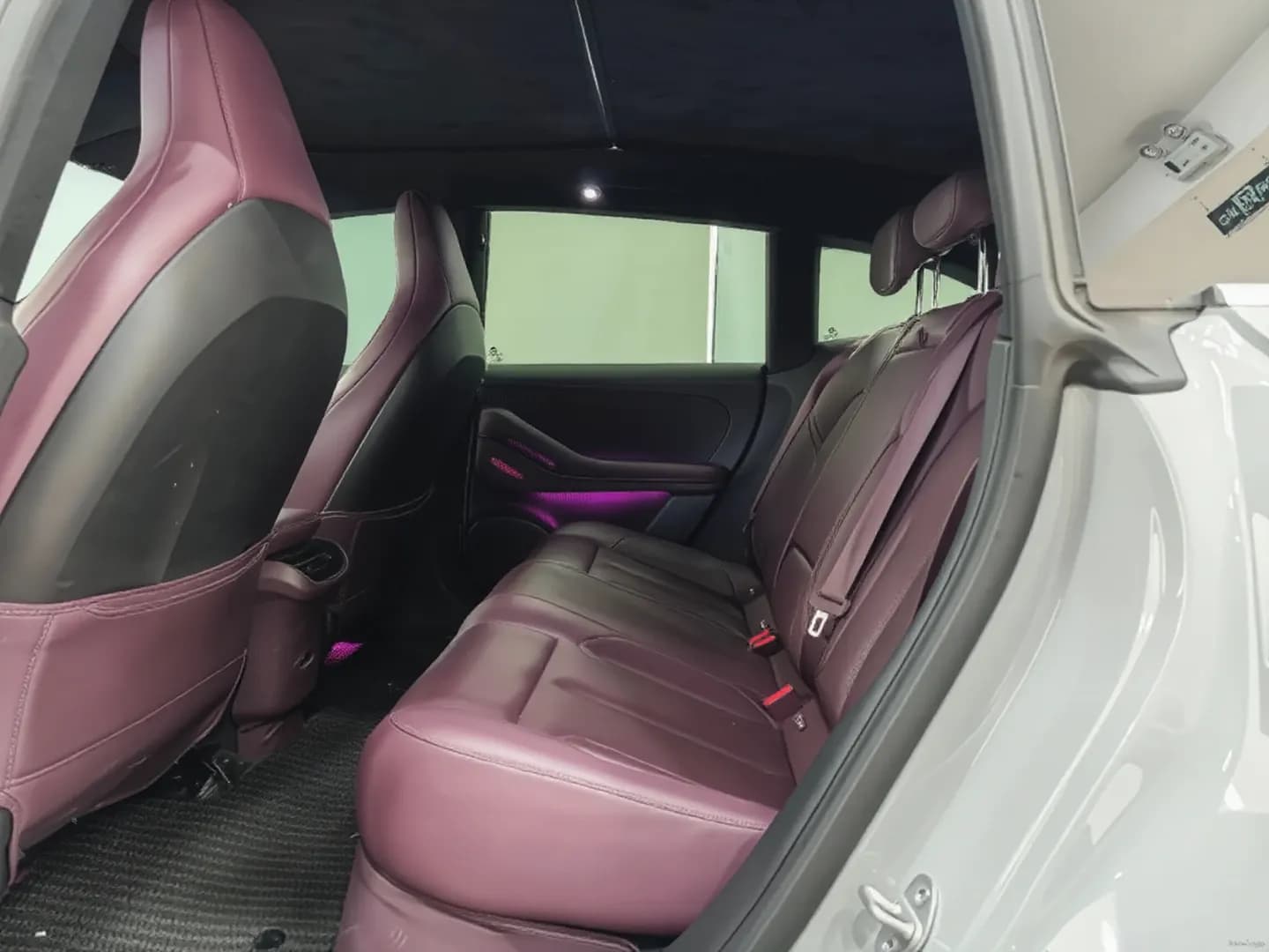 Vehicle thumbnail 6