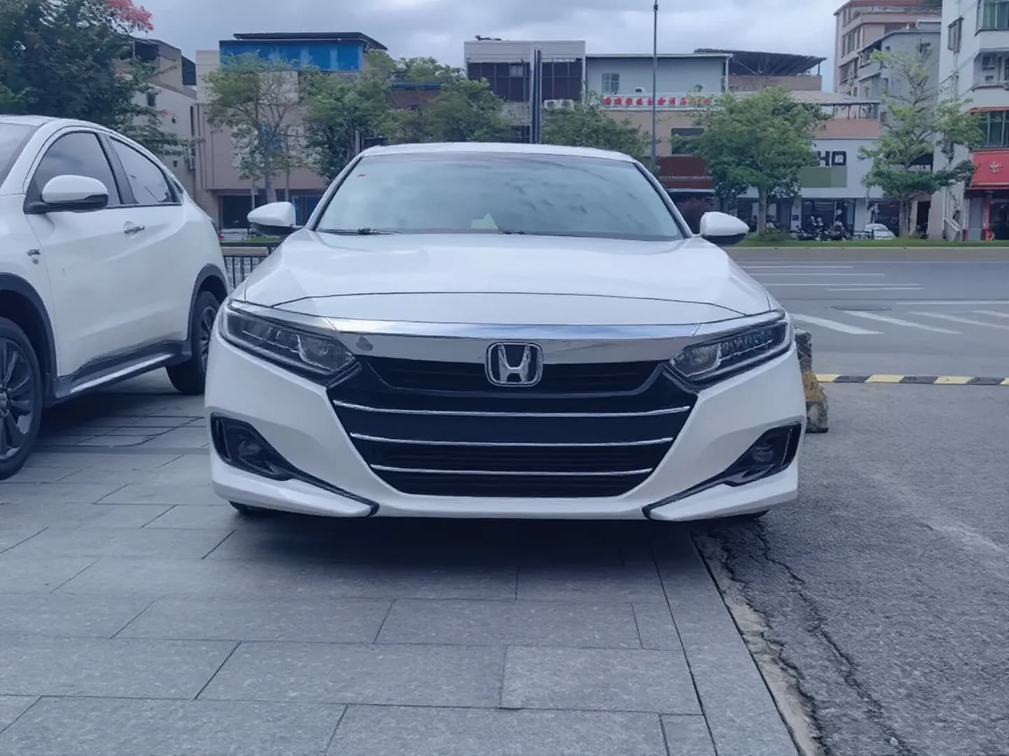 Vehicle thumbnail 2