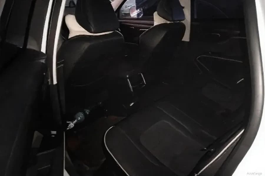 Vehicle thumbnail 6