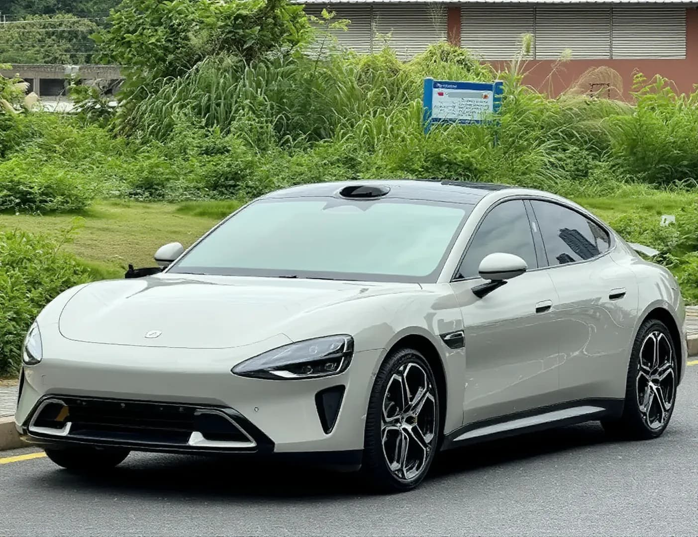 2024 MI SU7